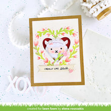 Cargar imagen en el visor de la galería, Lawn Fawn - heart wreath stencils - lawn cuts - Design Creative Bling
