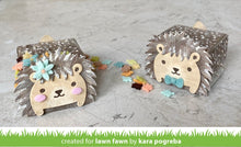 Cargar imagen en el visor de la galería, Lawn Fawn-Lawn Cuts-Dies-Tiny Gift Box Hedgehog Add-on - Design Creative Bling
